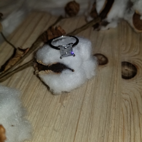 💍💍Gorgeous 2 Carat White Sapphire ring - Picture 7 of 8